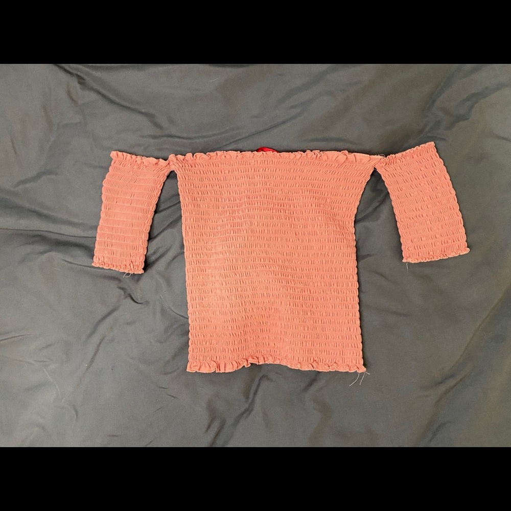 Cute and flirty salmon colored crop